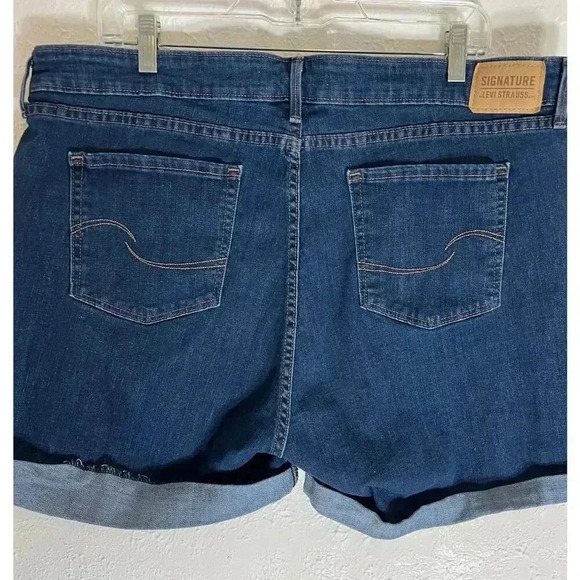 Signature by Levi Strauss & Co. Gold Label Women's Size Mid-Rise Shorts 20 W35 - Picture 4 of 11